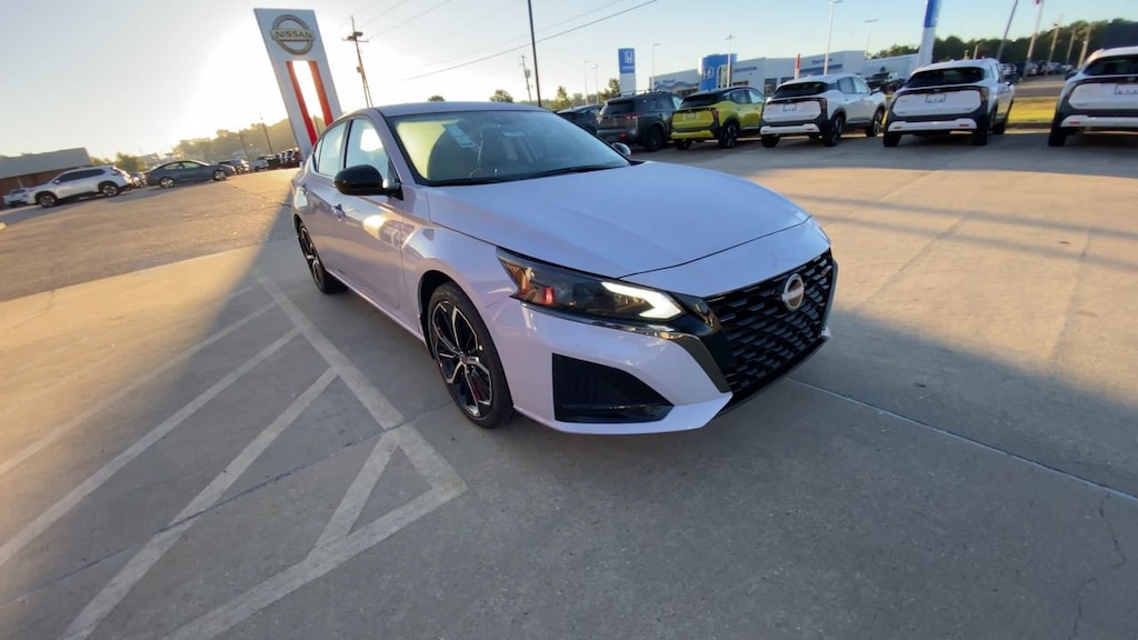 New 2025 Nissan Altima SR Sedan
