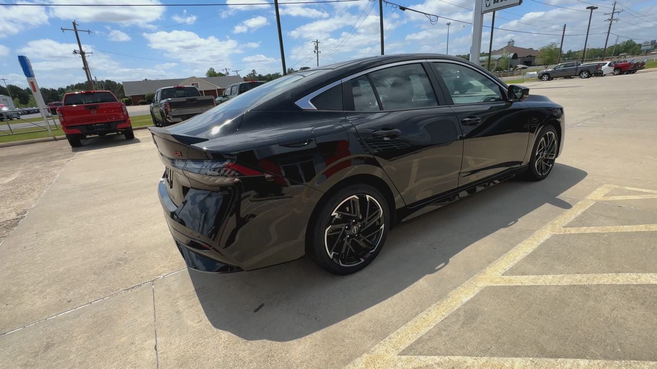 2026 Nissan Sentra SR - Photo 8