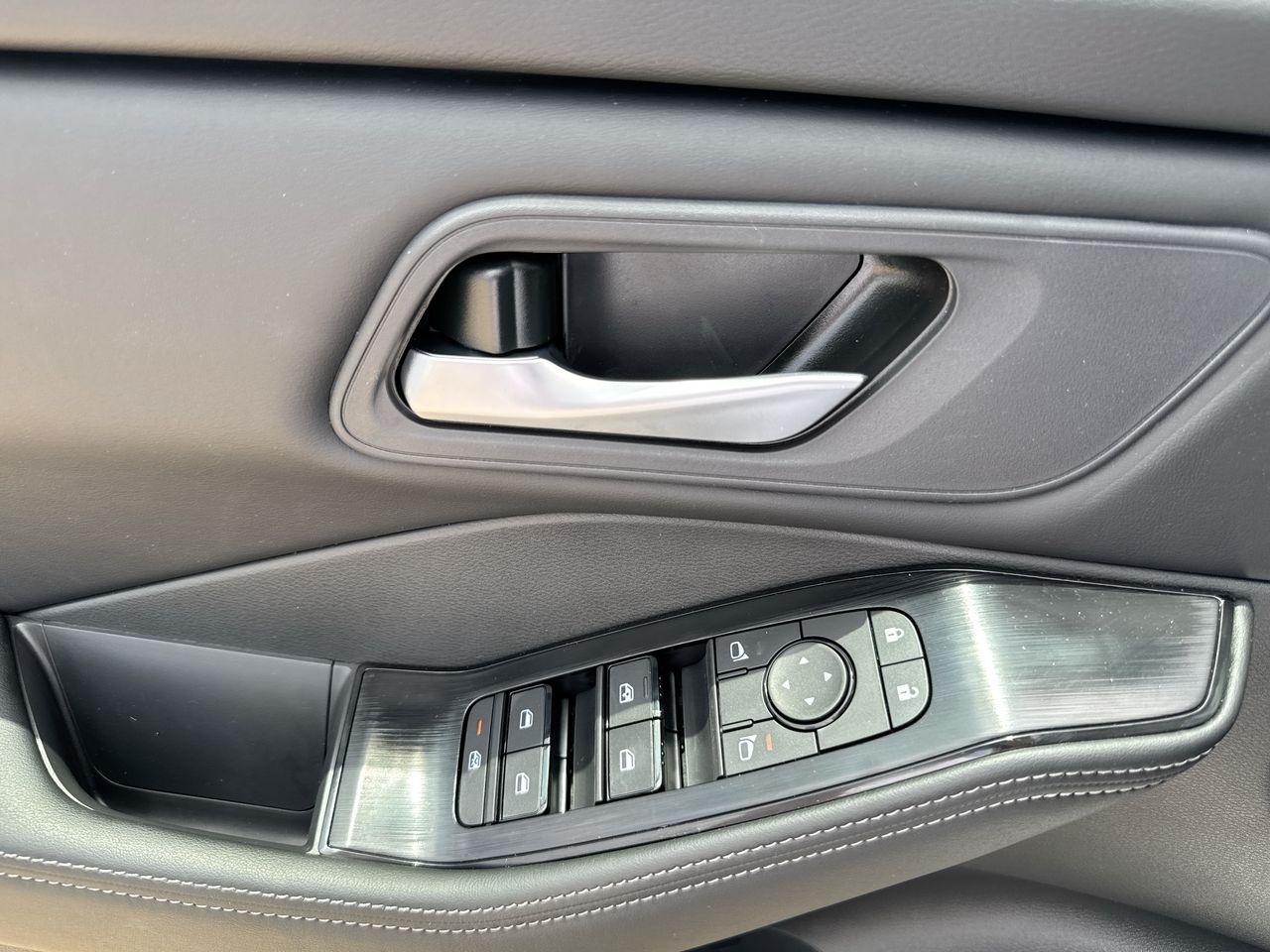 2026 Nissan Rogue SV - Photo 13