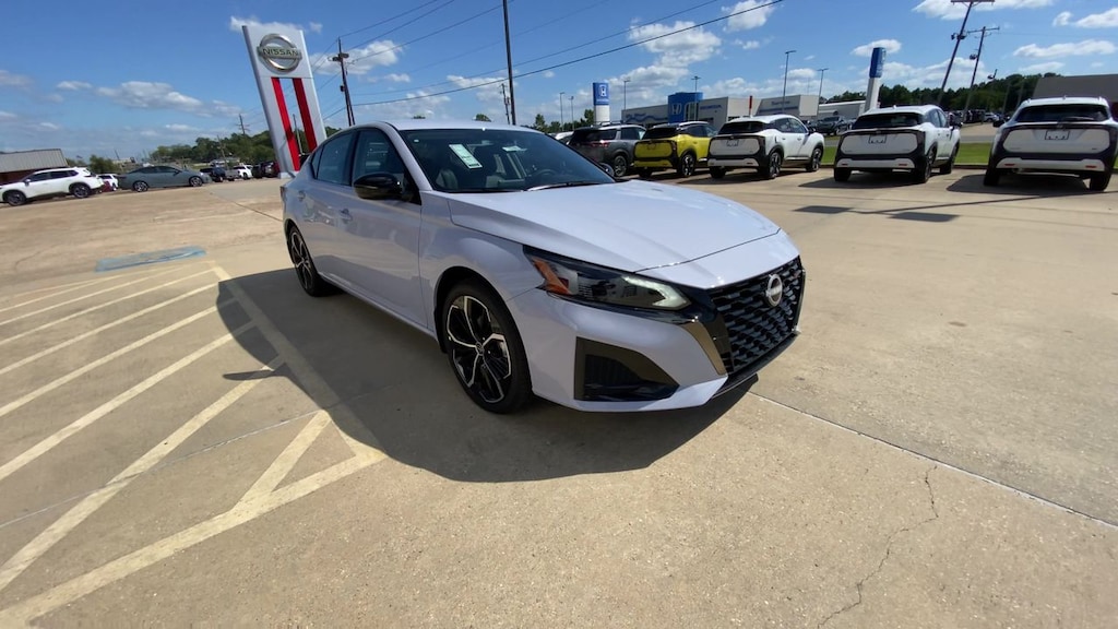 New 2025 Nissan Altima SR Sedan
