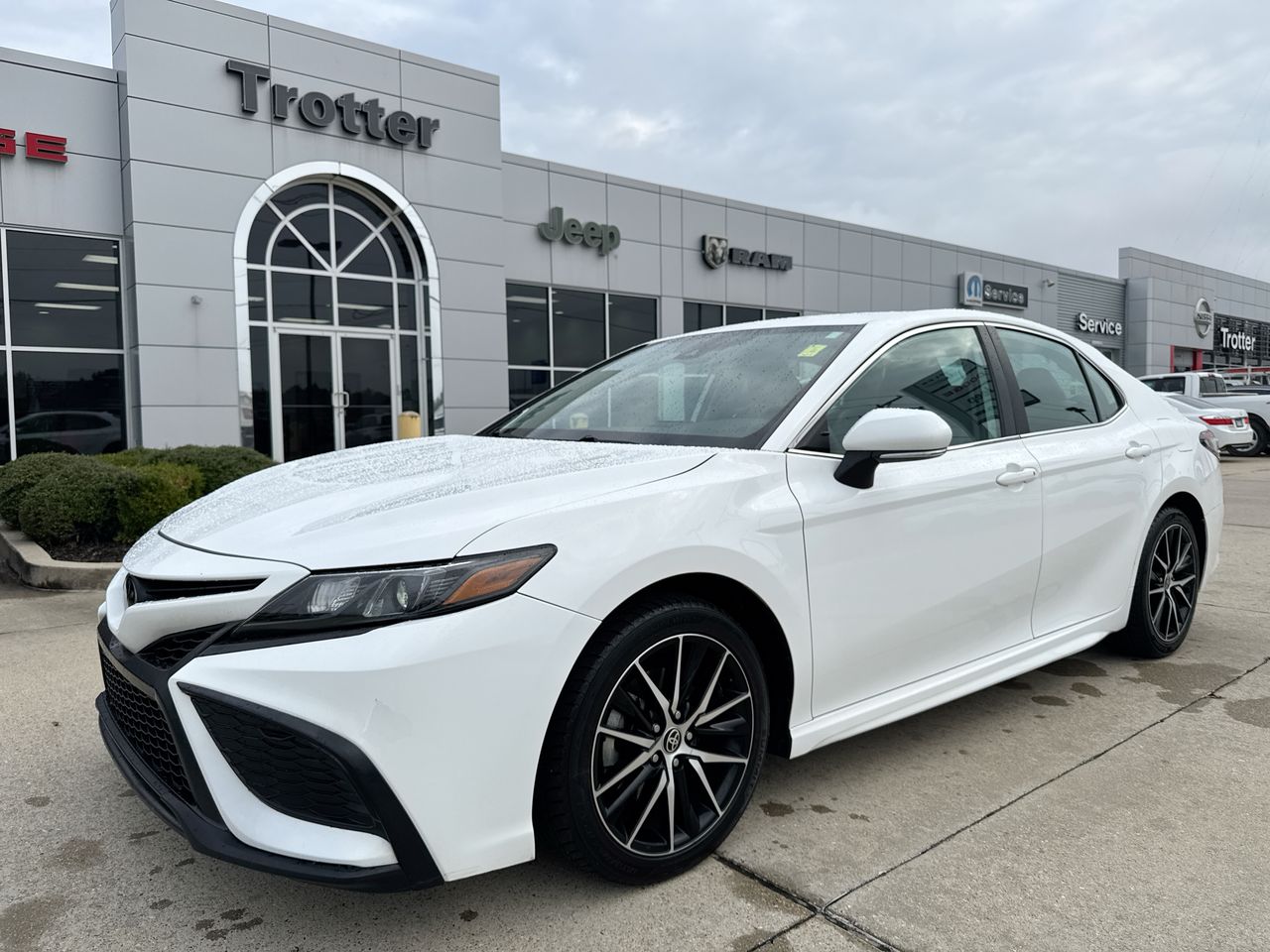 2023 Toyota Camry SE's photo