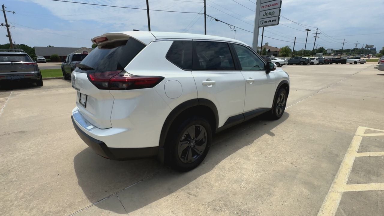 2026 Nissan Rogue SV - Photo 8