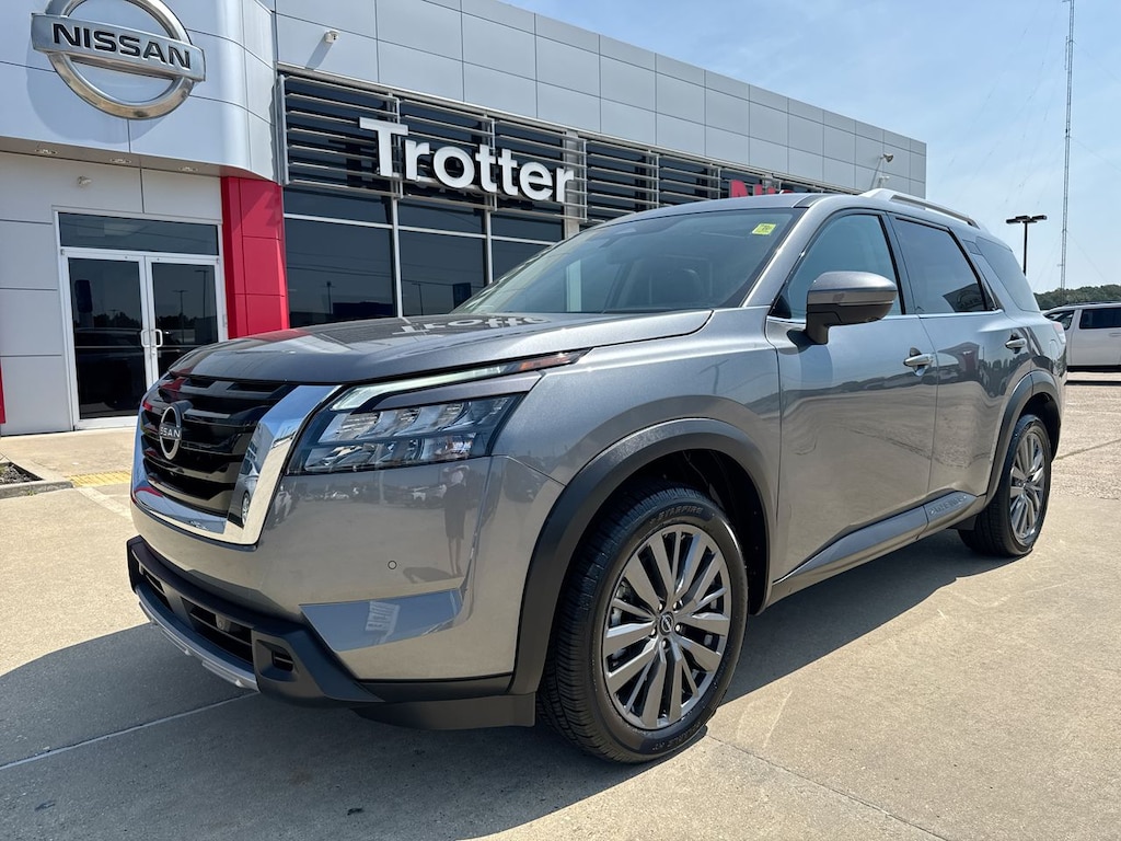 Used 2025 Nissan Pathfinder SL Front-Wheel Drive