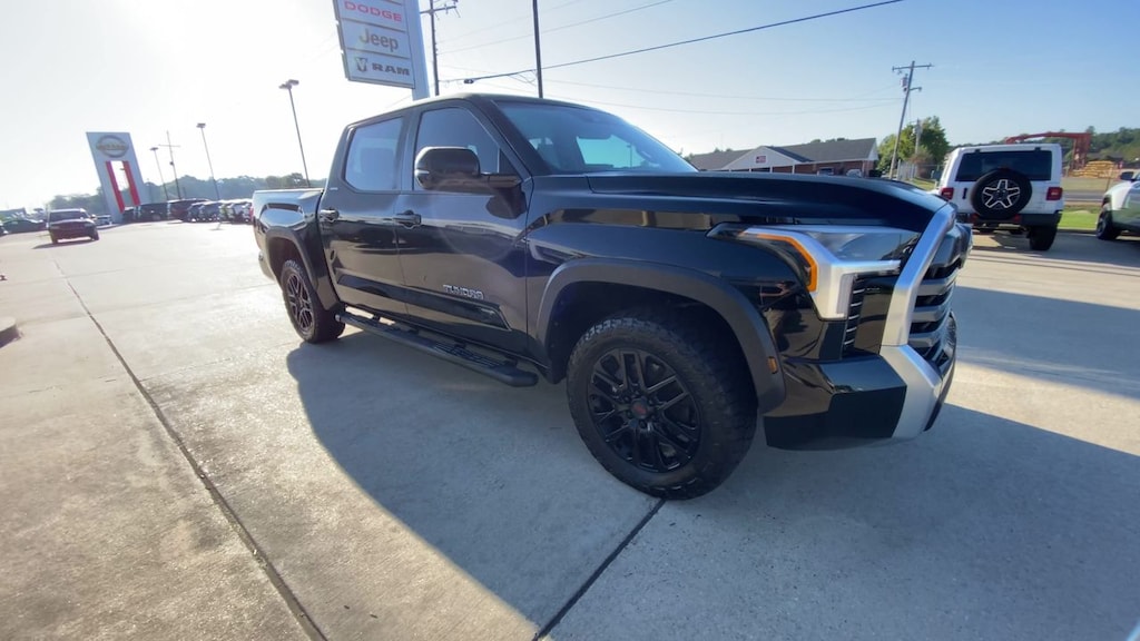 Used 2024 Toyota Tundra Limited (A10) 4x4 CrewMax 5.5 ft. box 145.7 in. WB