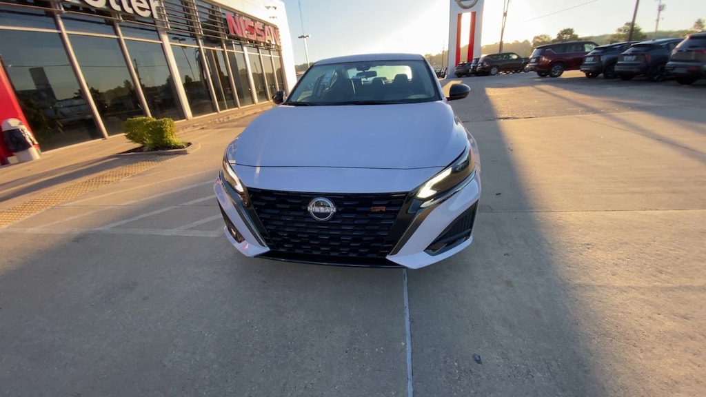 New 2025 Nissan Altima SR Sedan