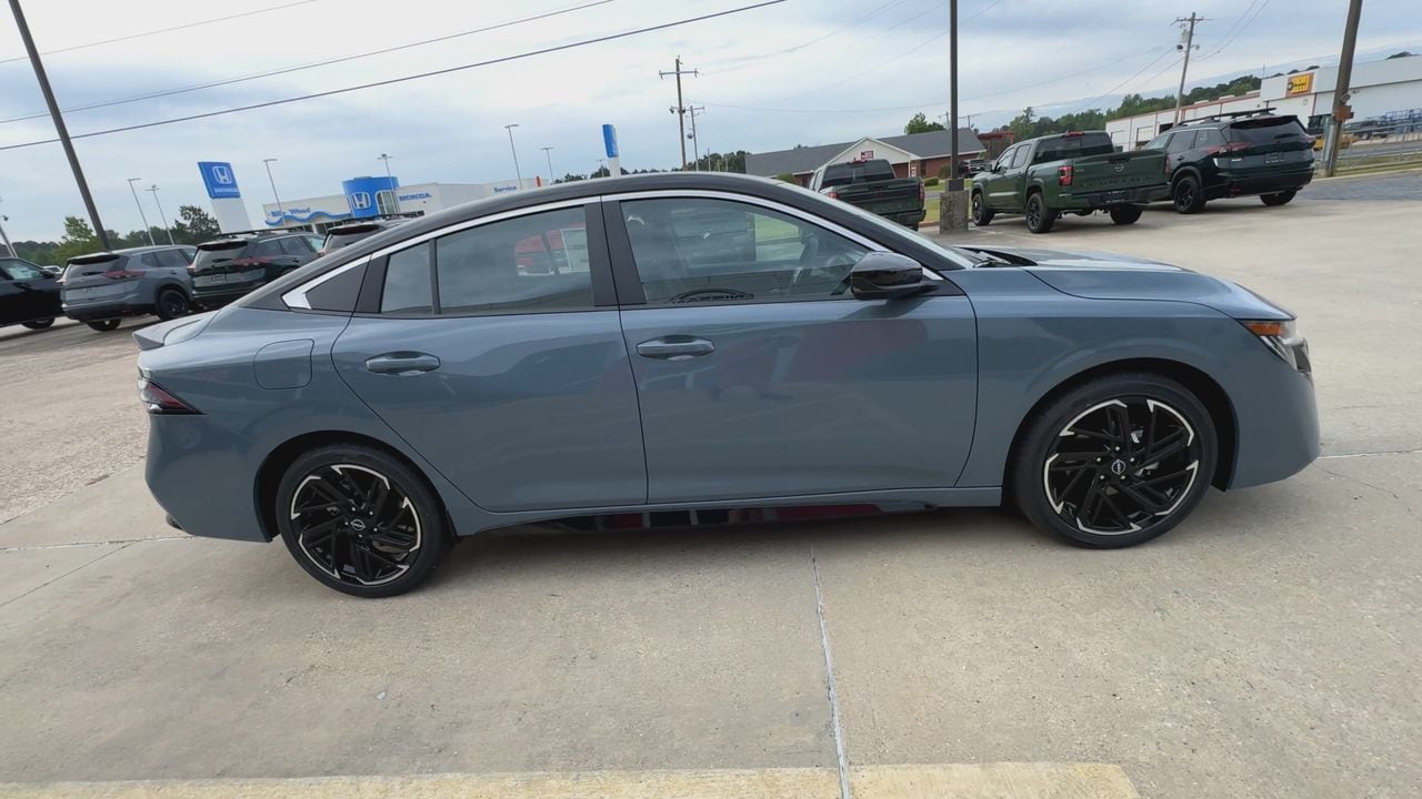 2026 Nissan Sentra SR - Photo 9