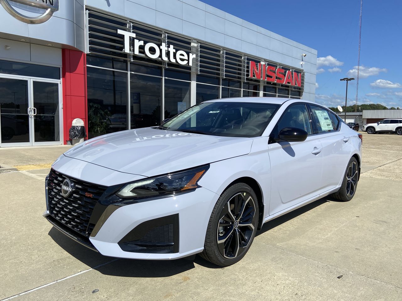 2025 Nissan Altima SR's photo