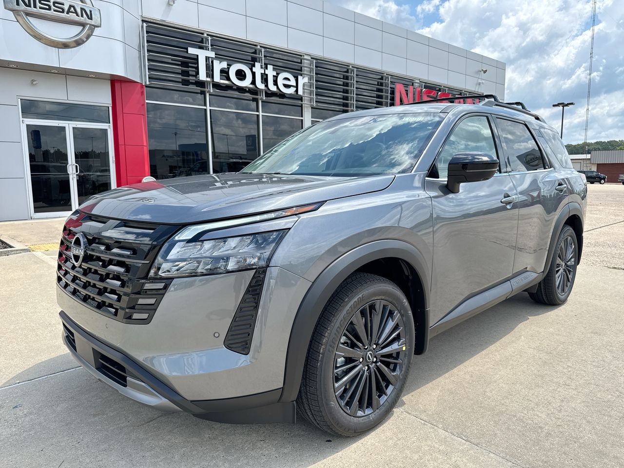 2026 Nissan Pathfinder SL 2WD's photo