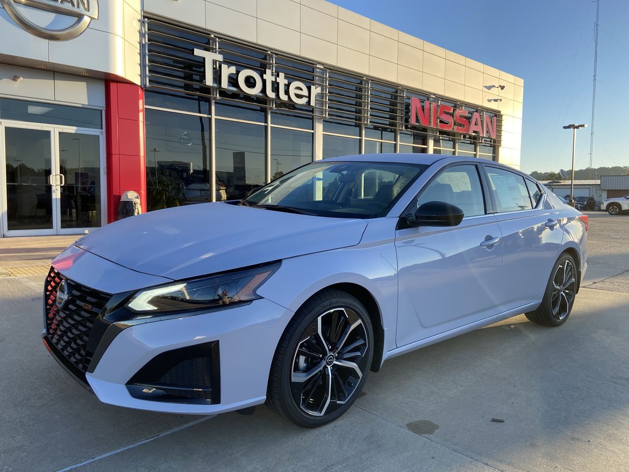 2025 Nissan Altima SR's photo