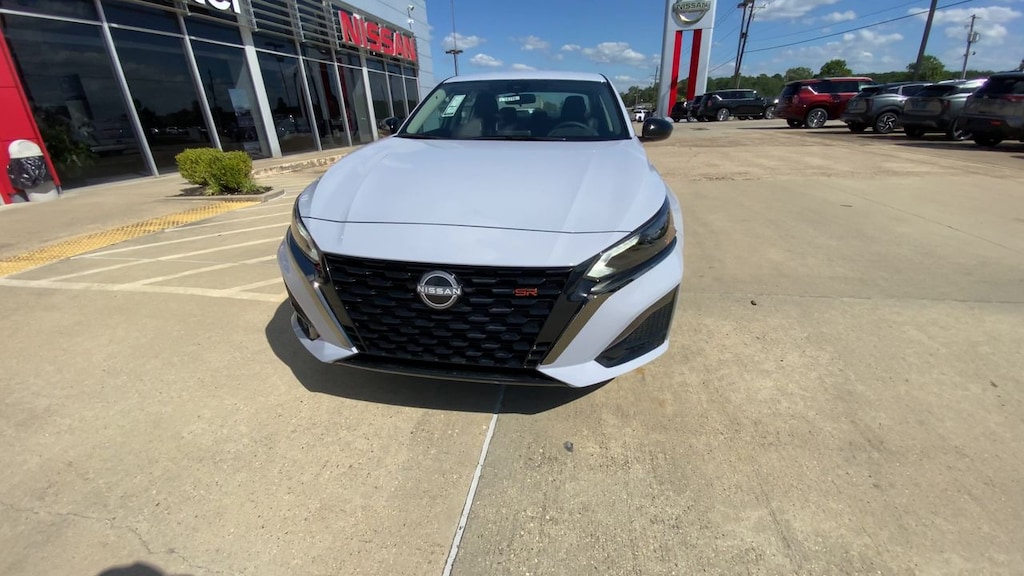 New 2025 Nissan Altima SR Sedan