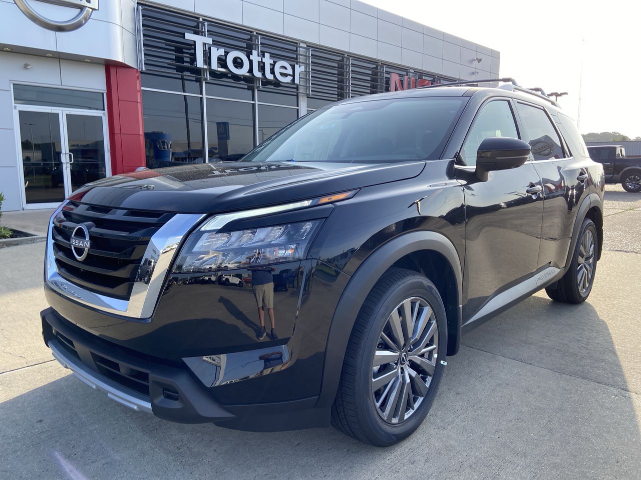 2025 Nissan Pathfinder SL's photo