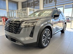 2026 Nissan Pathfinder Platinum SUV