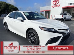 Used 2022 Toyota Camry SE Sedan near Stuttgart, AR