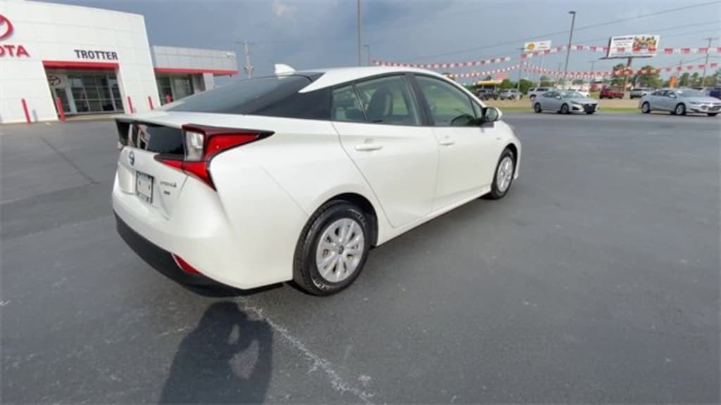 Used 2022 Toyota Prius L Hatchback