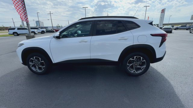 2025 Chevrolet Trax LT - Photo 9