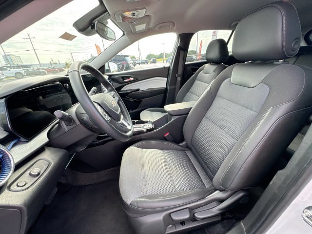 2025 Chevrolet Trax LT - Photo 11