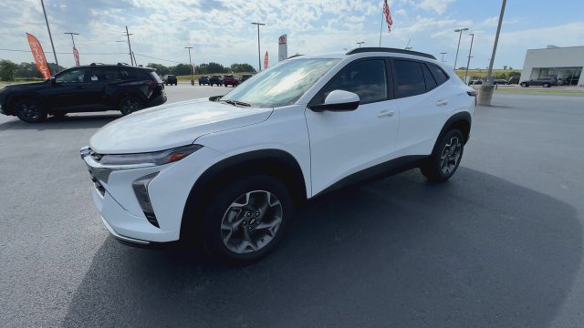 2025 Chevrolet Trax LT - Photo 8