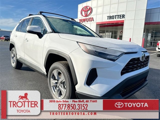 2025 Toyota RAV4 XLE's photo