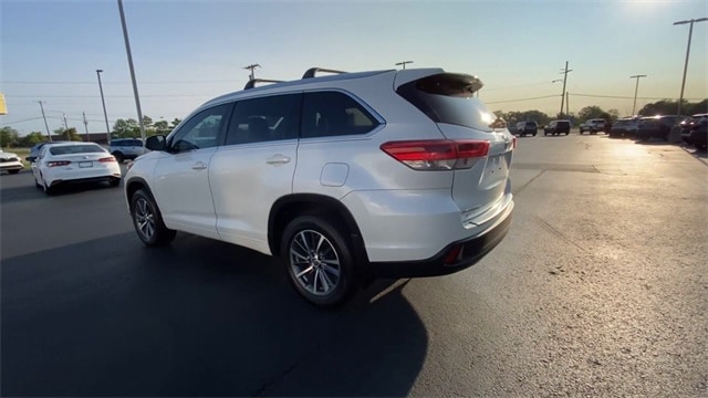 Used 2018 Toyota Highlander XLE with VIN 5TDKZRFH7JS527676 for sale in Pine Bluff, AR