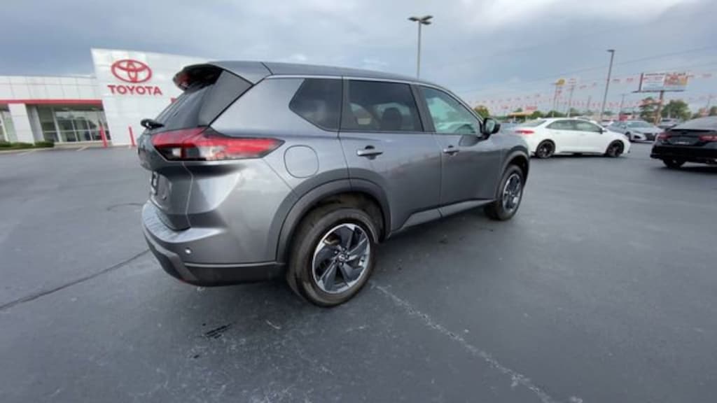 Used 2024 Nissan Rogue SV SUV