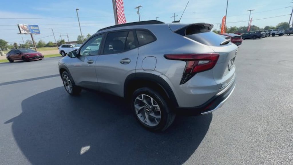 Used 2025 Chevrolet Trax LT SUV