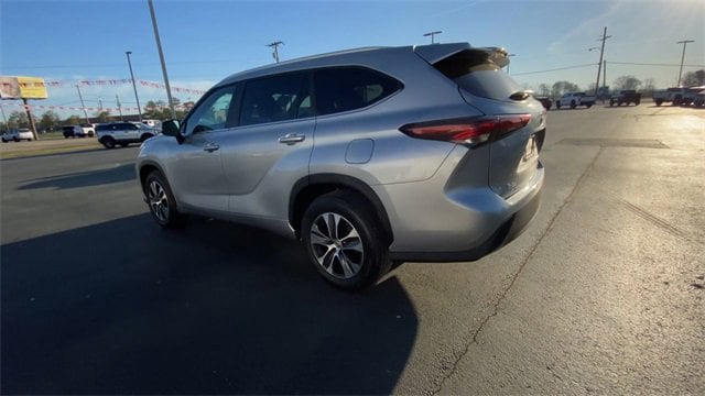 Used 2024 Toyota Highlander XLE with VIN 5TDKDRAH1RS535760 for sale in Pine Bluff, AR