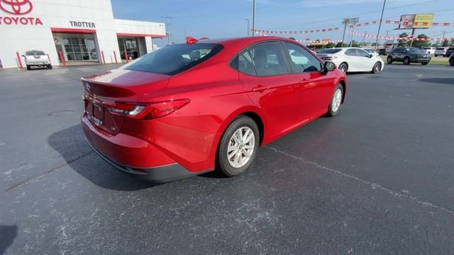 2025 Toyota Camry LE - Photo 4