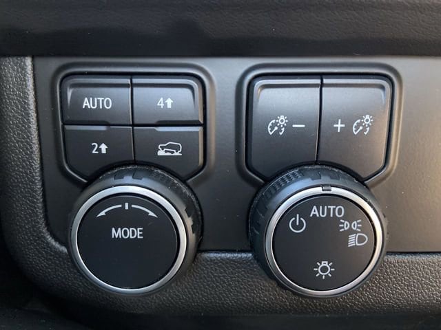 2023 Chevrolet Suburban LT - Photo 21