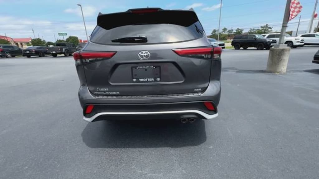 Used 2022 Toyota Highlander XSE SUV