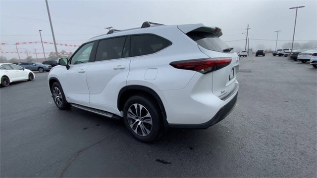 Used 2024 Toyota Highlander XLE with VIN 5TDKBRCH4RS633524 for sale in Pine Bluff, AR
