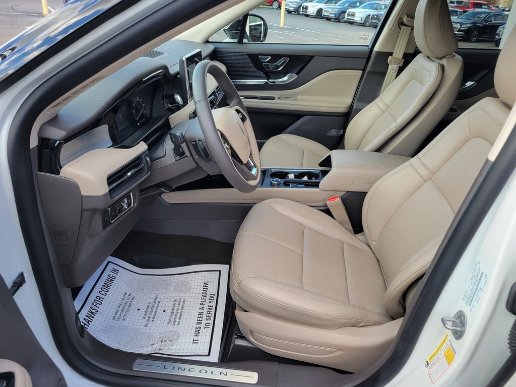 2022 Lincoln Corsair Standard photo 4