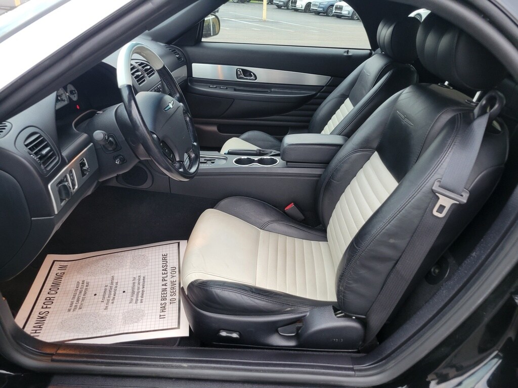 2003 Ford Thunderbird Deluxe photo 3