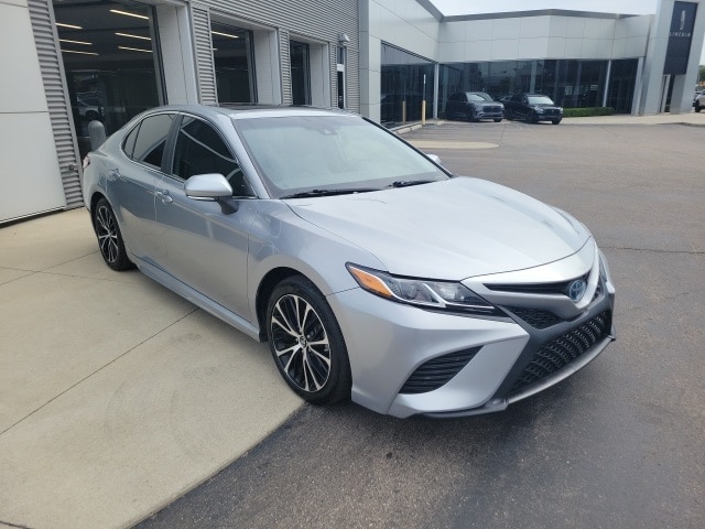 2019 Toyota Camry Hybrid SE 7