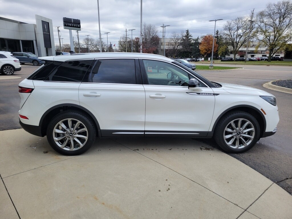 2022 Lincoln Corsair Standard photo 2