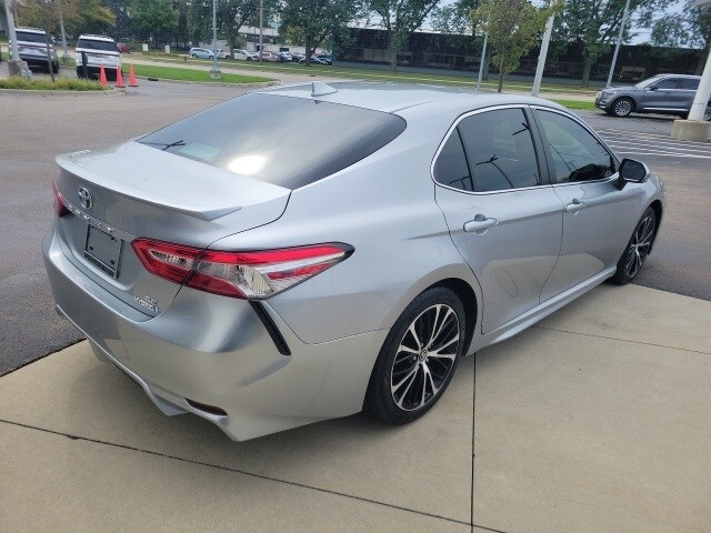 2019 Toyota Camry Hybrid SE 8