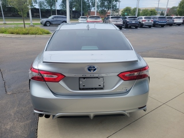 2019 Toyota Camry Hybrid SE 9