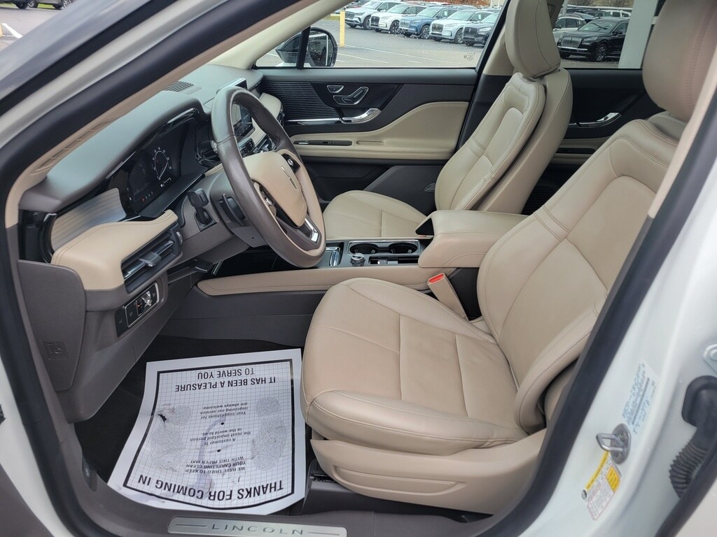 2022 Lincoln Corsair Standard photo 3