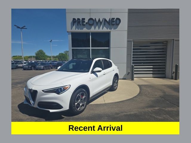2022 Alfa Romeo Stelvio Ti AWD's photo