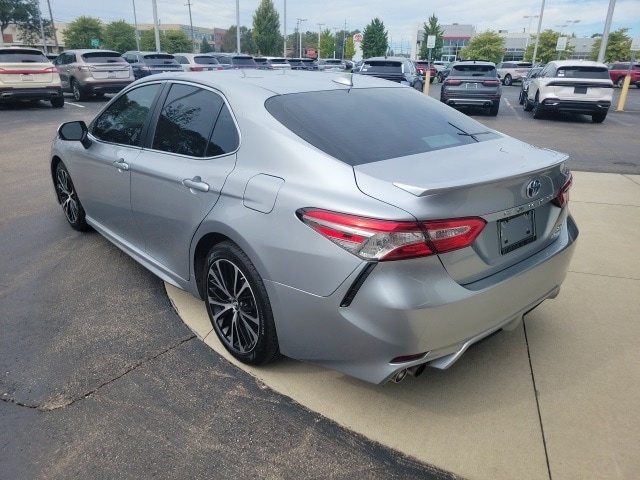 2019 Toyota Camry Hybrid SE 10