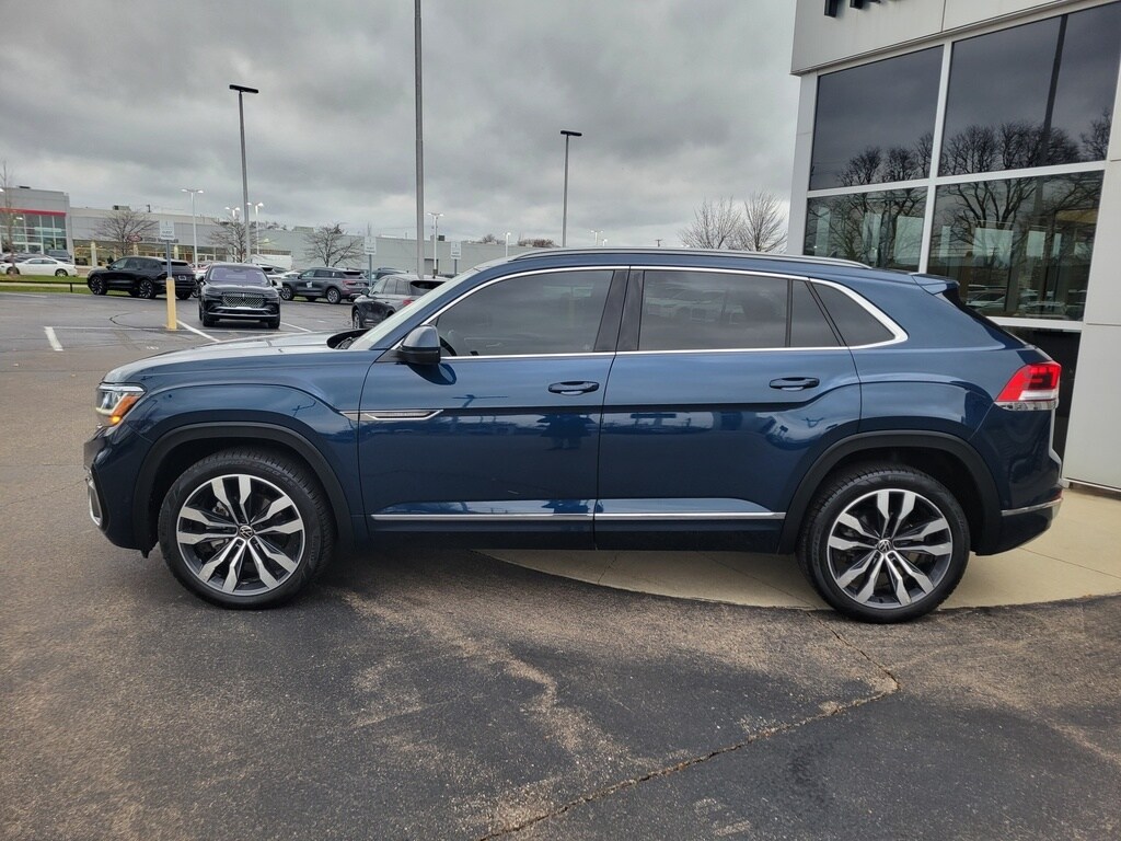 2021 Volkswagen Atlas Cross Sport V6 SEL Premium R-Line photo 2