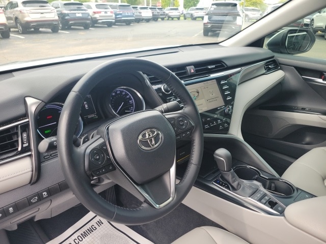 2019 Toyota Camry Hybrid SE 24