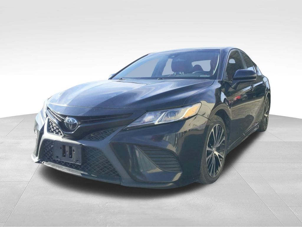 Used 2018 Toyota Camry SE Sedan