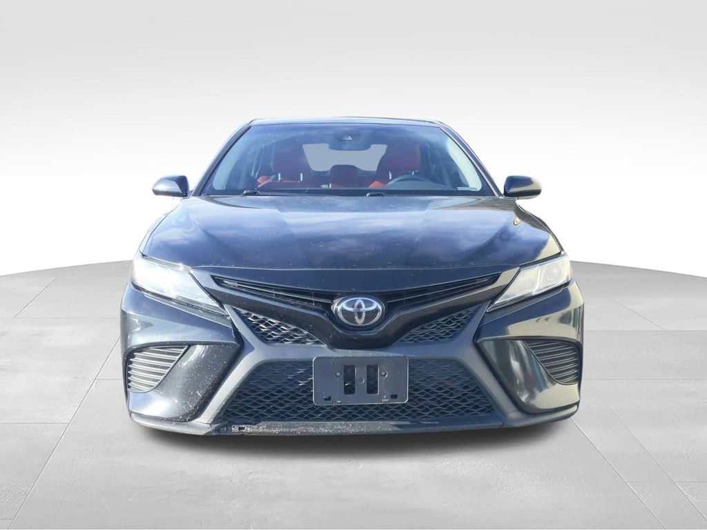 Used 2018 Toyota Camry SE Sedan