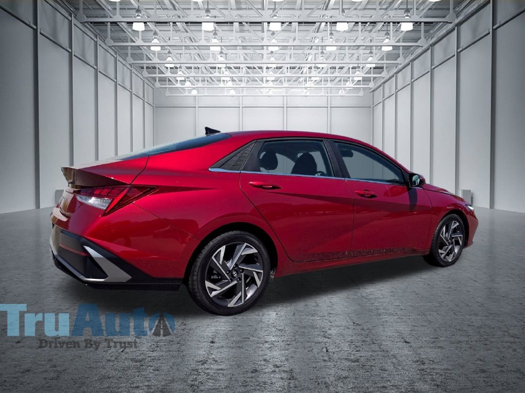 Used 2025 Hyundai Elantra SEL Convenience Sedan