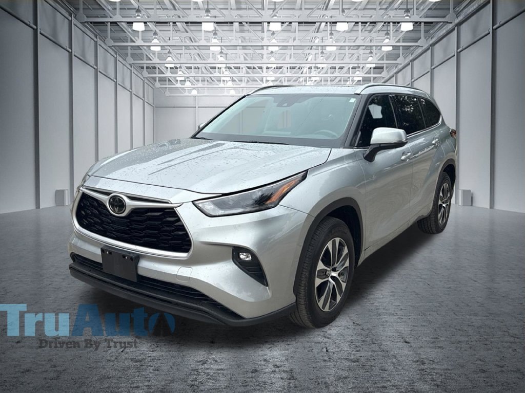 Used 2021 Toyota Highlander XLE SUV
