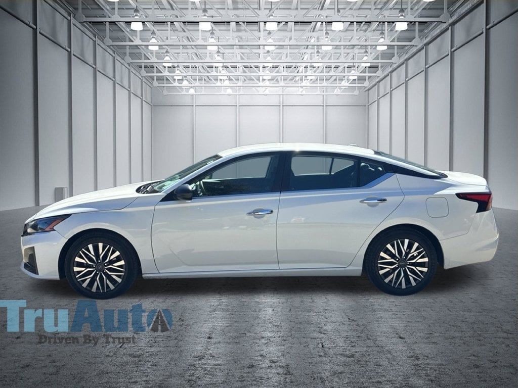 Used 2025 Nissan Altima 2.5 SV Sedan