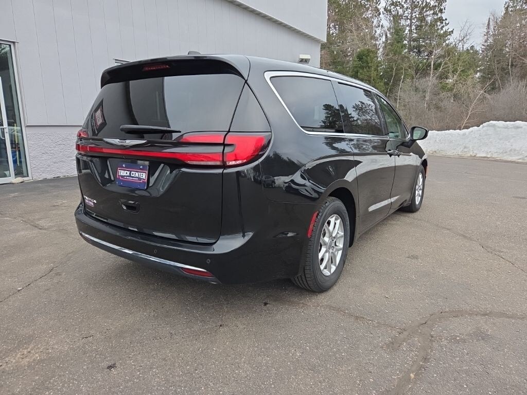 Used 2023 Chrysler Pacifica Touring L Minivan/Van