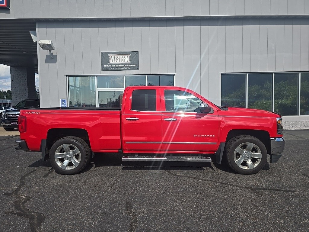 2017 Chevrolet Silverado 1500 LTZ photo 2