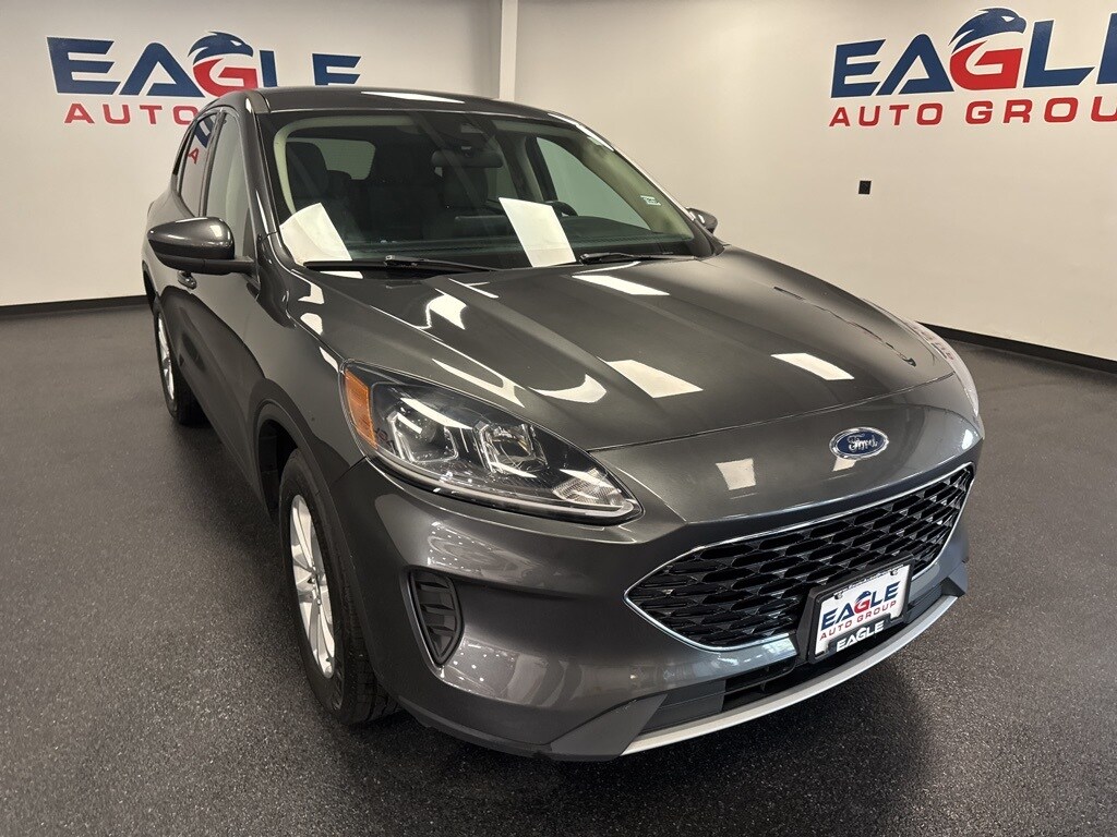 2020 Ford Escape SE photo 2