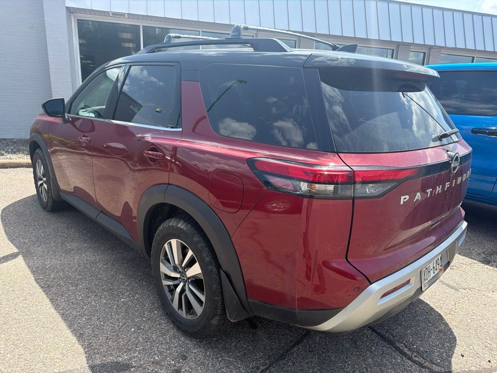 Used 2022 Nissan Pathfinder SL SUV